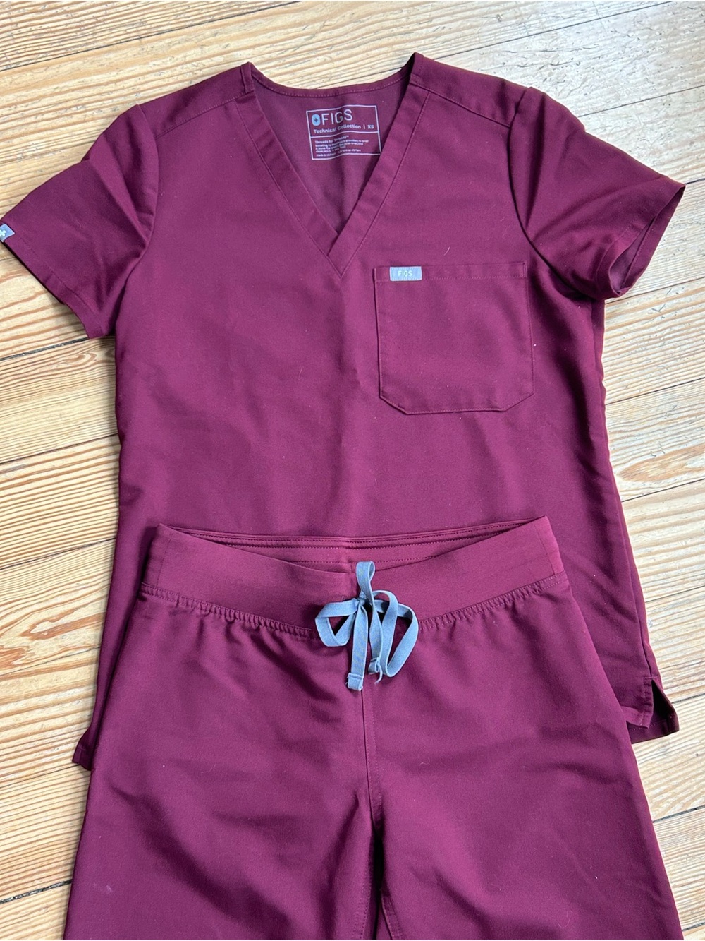 Figs Women's Burgundy Scrub Set